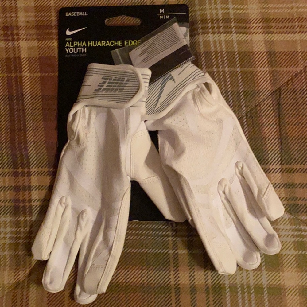 NWT NIKE BASEBALL BATTING GLOVES SIZE YOUTH M